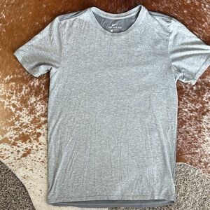 Nike Run Men’s Heather Gray Short-Sleeve Tee Mesh Back